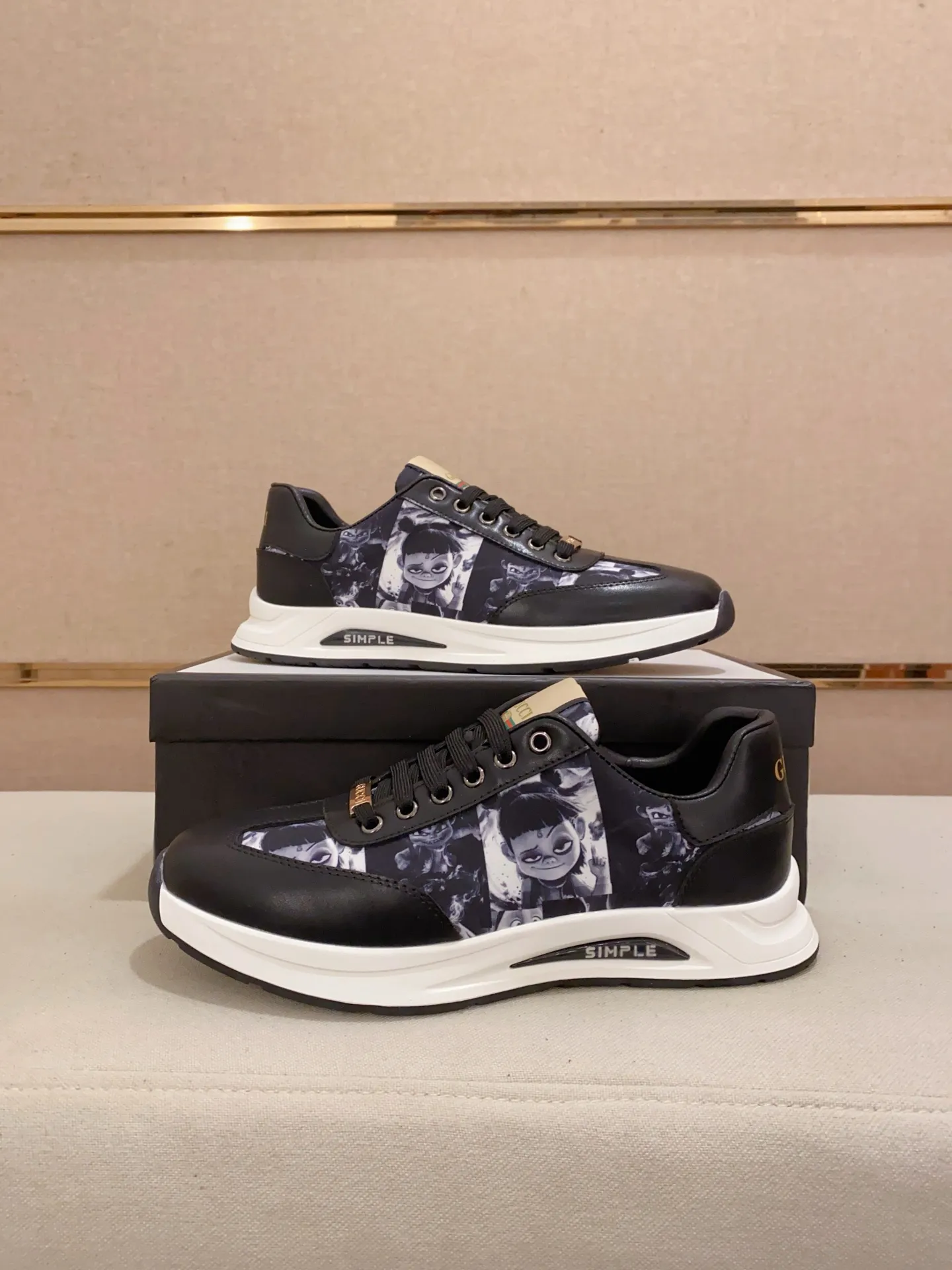 Men's shoes💰 420💰The new GUCCI (Gucci) counters are launched simultaneously. The new men's shoes, 😘fabrics are selected from imported cowhide, and the lining is sheepskin lining. 👍🏿 High-end ☄️ air-cushion molded anti-slip rubber outsole, exquisite lines, simple and elegant, comfortable and high-end for leisure travel. Code number: 38 to 44 (45 can be customized and cannot be returned or exchanged)